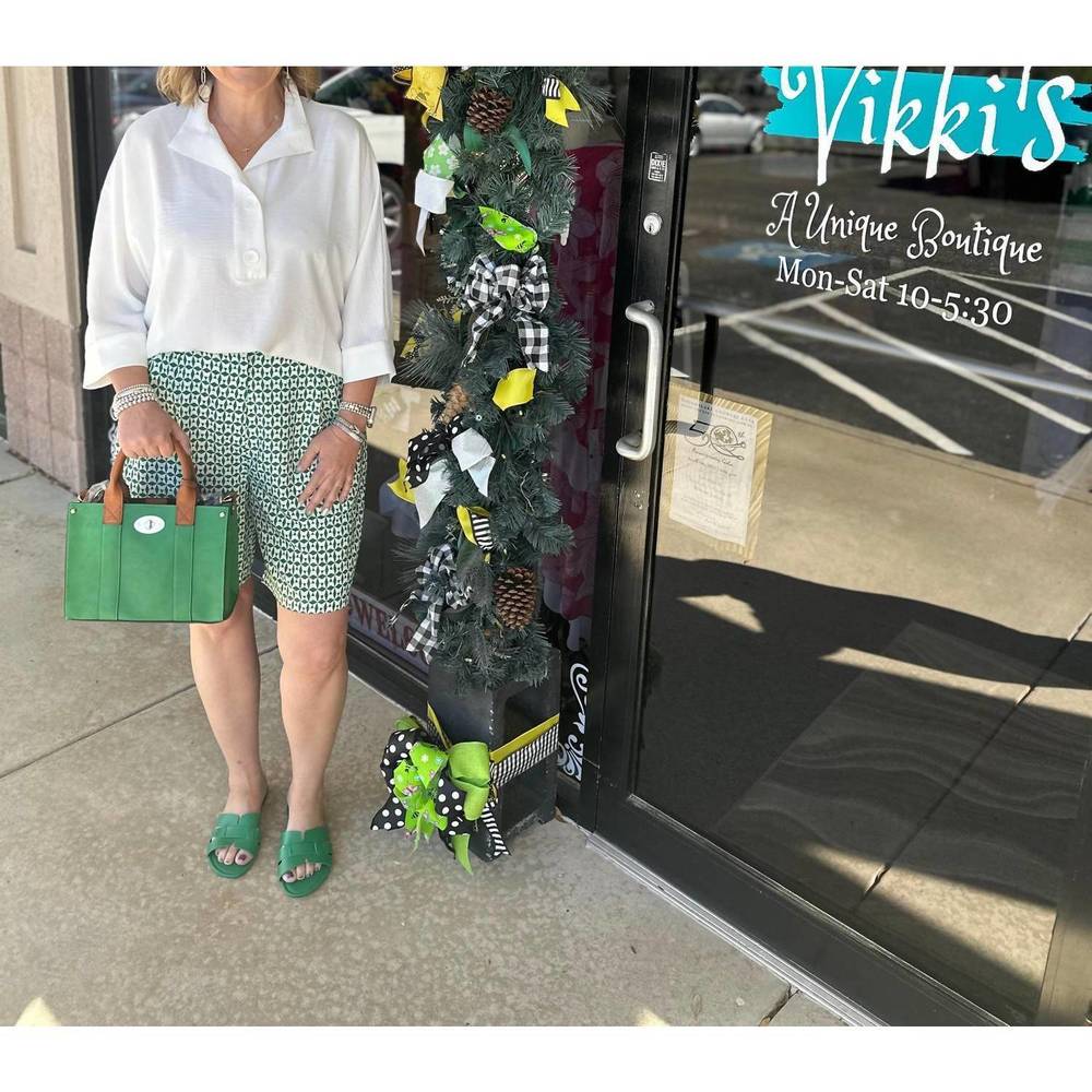 NEW ANONYME geom bermuda shorts in green
